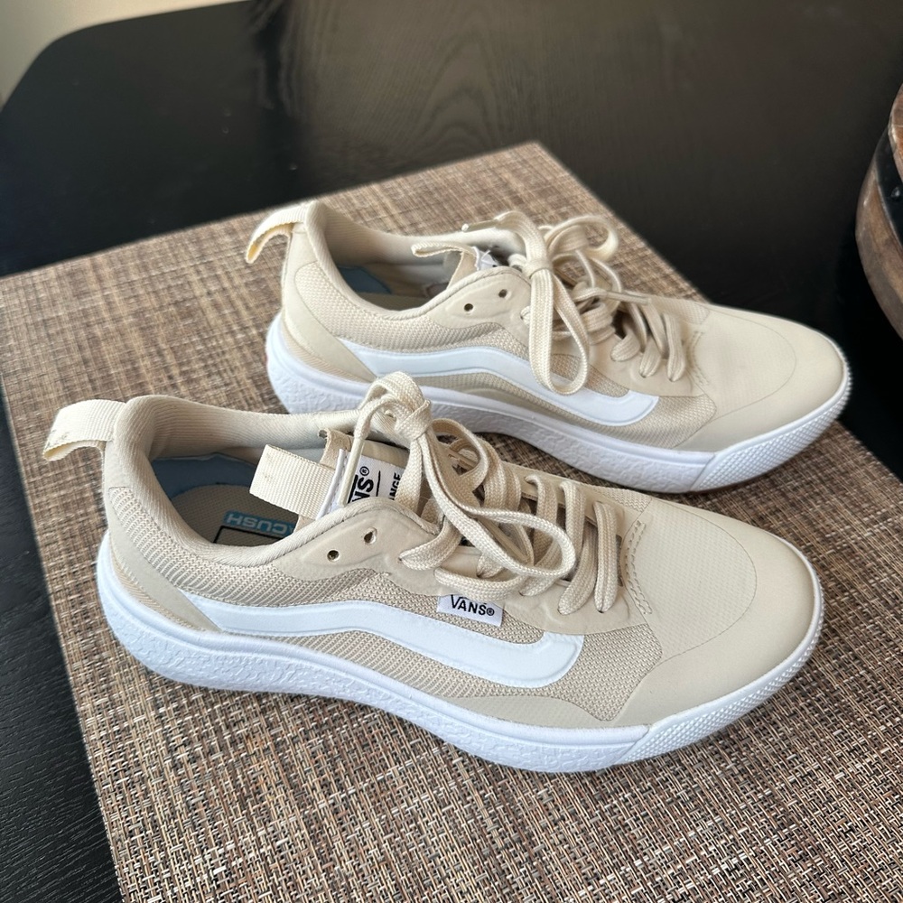 Vans Men’s Size 4 UltraRange Beige Low-Top Sneakers with White Stripe